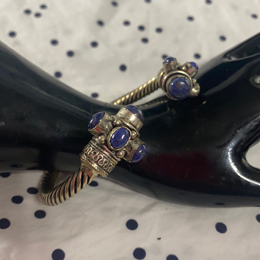 Vintage Silver metal twisted cuff bracelet with eight blue stones